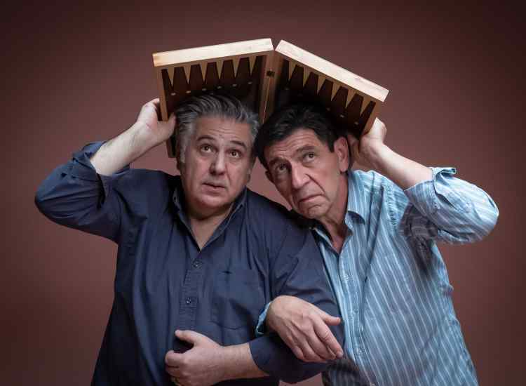 Ο Ιεροκλής Μιχαηλίδης και Γεράσιμος Σκιαδαρέσης παίζουν "Τάβλι" σ' όλη την Ελλάδα