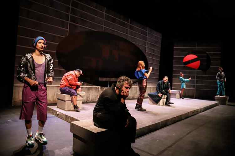 «Ρινόκερος»: Τι θα γίνει με την παράσταση στο Θέατρο Κιβωτός;