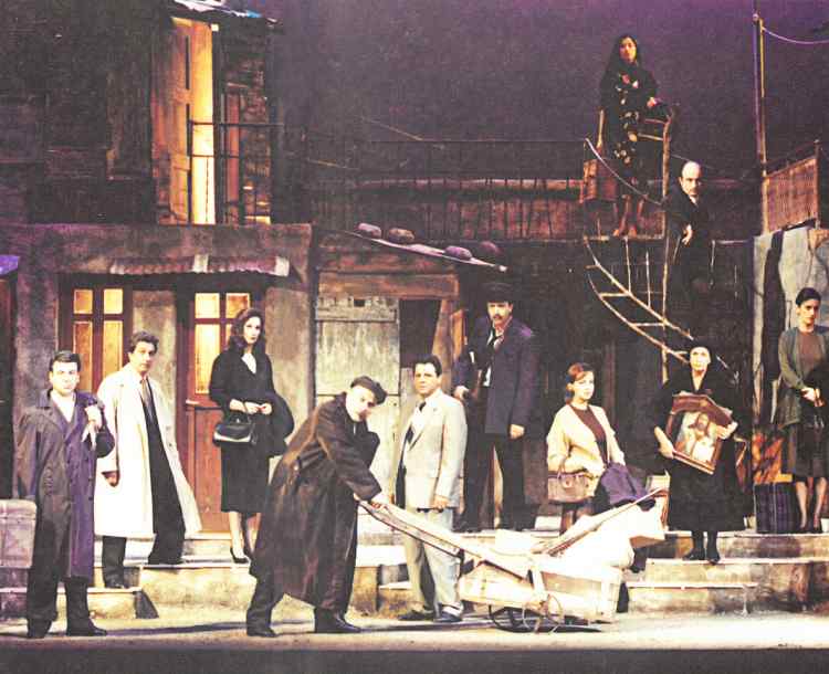 «Η Αυλή των Θαυμάτων»: Η παράσταση του Κώστα Τσιάνου 23 χρόνια μετά έρχεται στις οθόνες μας
