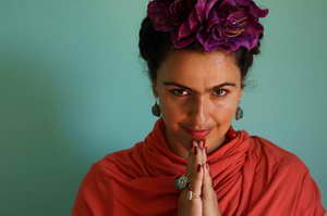 Η Κατερίνα Δαμβόγλου είναι η «Frida Κι Άλλο» (Video)