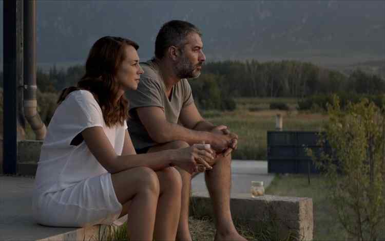 Ο Οικονομίδης τρυπάει την καρδιά του ελληνικού σινεμά με τη «Μπαλάντα της Τρύπιας Καρδιάς»