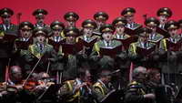 Ο Νότης Μαυρουδής γράφει για την αδικοχαμένη Κόκκινη χορωδία